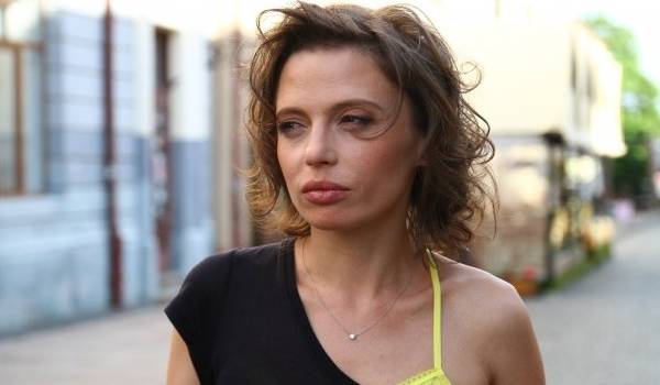 Ирена Карпа снялась в экстравагантной фотосессии для украинского L'Officiel