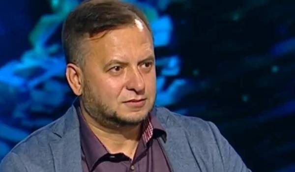 Политтехнолог: в дипломатии Порошенко делает то, что должен делать Зеленский Политтехнолог: в дипломатии Порошенко делает то, что должен делать Зеленский