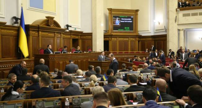 «Дискредитация украинского парламента в глазах всего мира»: Эксперт раскритиковал партию «Слуга народа»