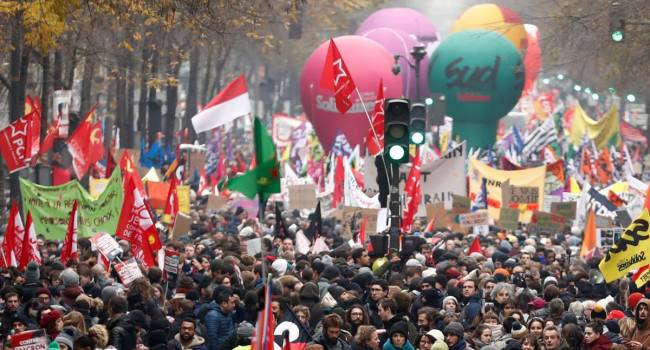 Массовые забастовки во Франции: в большинстве городов закрыты школы и больницы