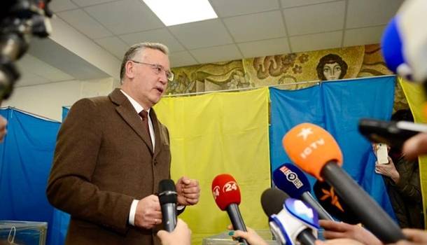 В РФ состоится заочный суд над экс-главы Минобороны Украины 