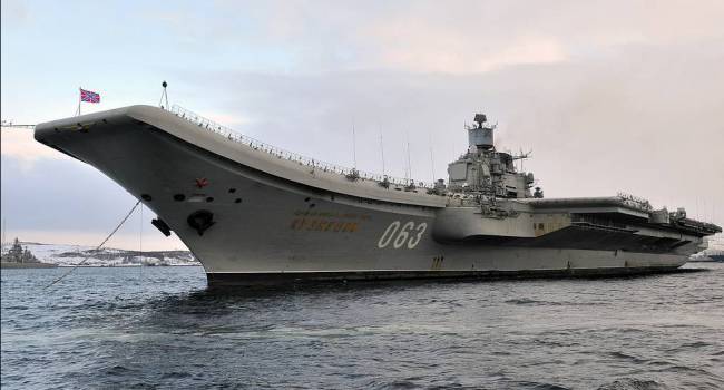 В Мурманске горит авианосец ВМС ВС РФ «Адмирал Кузнецов», есть пострадавшие