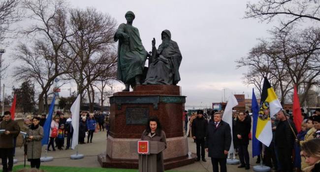 Оккупанты открыли очередной памятник в Крыму, чтобы привязать полуостров к России