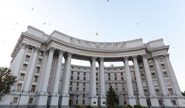 В МИД опровергли слухи о привлечении к переговорам в «нормандском формате» «Л/ДНР» В МИД опровергли слухи о привлечении к переговорам в «нормандском формате» «Л/ДНР»