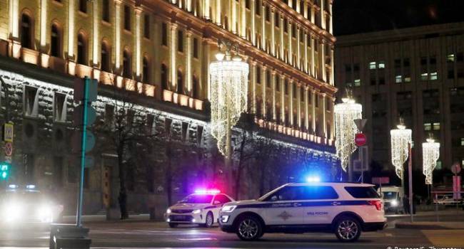 Журналист: сегодня парни в масках устроили унижение Путину, он впервые почувствовал страх Журналист: сегодня парни в масках устроили унижение Путину, он впервые почувствовал страх