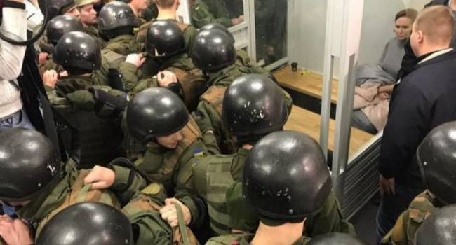 Такой волонтера Кузьменко еще никто не видел: мощное фото из зала суда всколыхнуло интернет