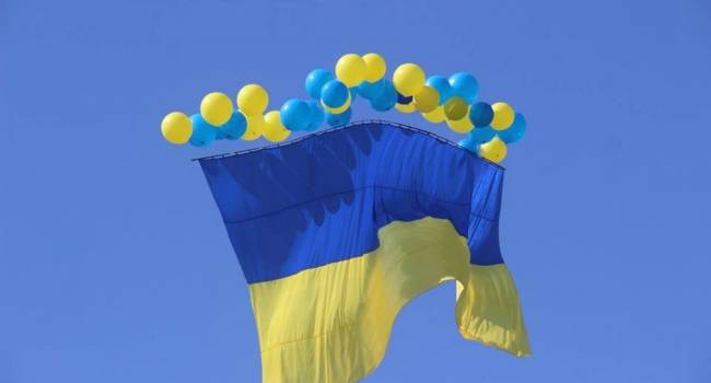Прапор України над Донецьком та Луганськом: В Росії говорять, що будуть стояти на смерть Прапор України над Донецьком та Луганськом: В Росії говорять, що будуть стояти на смерть