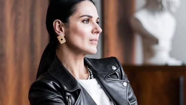 «Главное — не ёлка! Главное— подарки!» Маша Ефросинина показала, как украсила свой дом к Новому году 