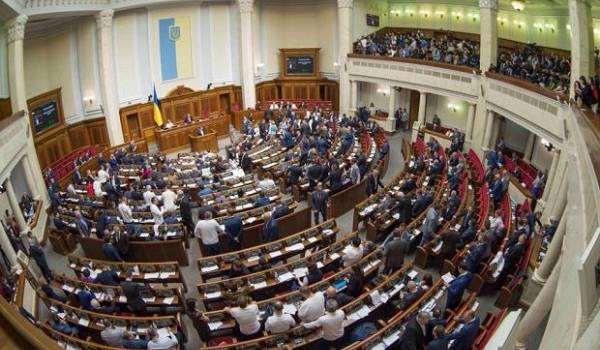 Арахамия рассказал, какую зарплату должны получать депутаты ВР Арахамия рассказал, какую зарплату должны получать депутаты ВР