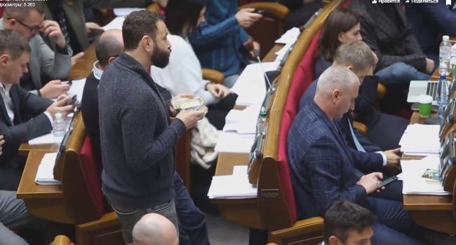 Политолог: в «Слуге народа» на наших глазах рождается новая партия, которая станет альтернативой «ОПЗЖ» Политолог: в «Слуге народа» на наших глазах рождается новая партия, которая станет альтернативой «ОПЗЖ»