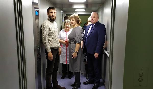 С полным соблюдением церемоний: в РФ открыли лифт, который не работал 25 лет С полным соблюдением церемоний: в РФ открыли лифт, который не работал 25 лет