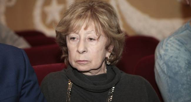 «Не спрашивайте меня ни о чем»: Ахеджакова и другие актрисы поражены уходом Галины Волчек