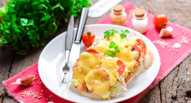 Лучшие диетические блюда на Новый год: курица с сыром по-итальянски Лучшие диетические блюда на Новый год: курица с сыром по-итальянски