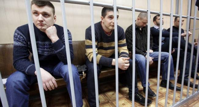 Журналист: у власти не хватило смелости принять политическое решение, поэтому он решил руками судей-прокуроров освободить «беркутовцев» Журналист: у власти не хватило смелости принять политическое решение, поэтому он решил руками судей-прокуроров освободить «беркутовцев»
