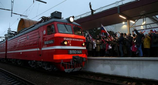 Всех пассажиров первого поезда в Крым внесли в базу «Миротворца»