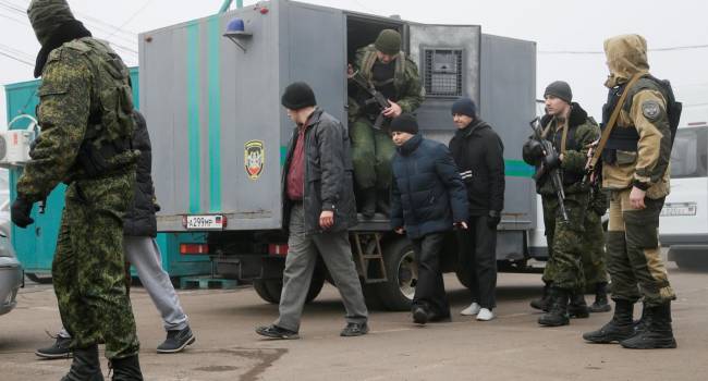 За фактом виходить, що відбувається обмін одних ветеранів на інших: в ОРДЛО Україна передала двох учасників АТО За фактом виходить, що відбувається обмін одних ветеранів на інших: в ОРДЛО Україна передала двох учасників АТО