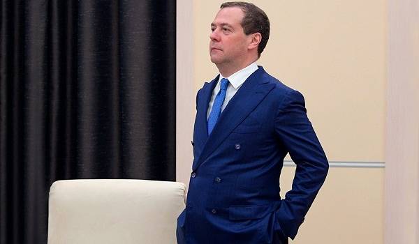 «Устраивает все стороны»: Медведев расхвалил подписание газового контракта с Украиной