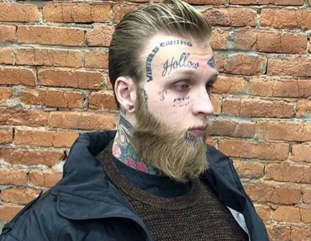 Сын Елены Яковлевой решил свести татуировки со своего лица