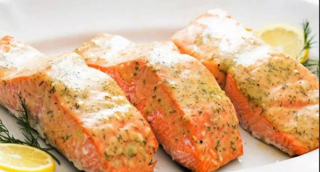 Вкусные блюда на Рождество: ароматный лосось в духовке