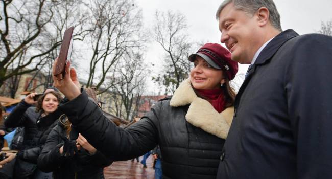 «Как бы Порошенко не старался, но его «селфи с телефоном» все равно выглядят шаблонно»: Политтехнолог утверждает, что Зеленский - это действительно новый формат
