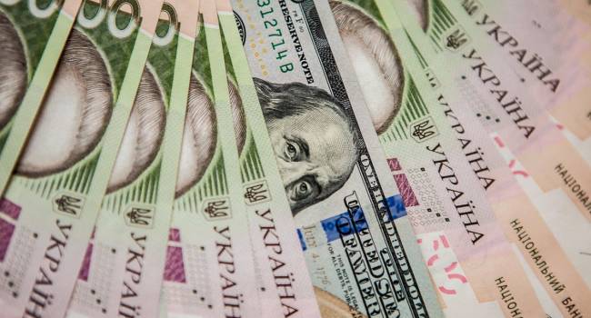 «25-27 или 31-33 гривны за доллар»: Экономист объяснил, как может развиваться дальнейшая ситуация на украинском валютном рынке