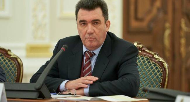 За длинный язык и проявленную позицию секретарю СНБО Данилову могут указать на выход, – политолог 