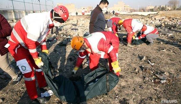 Крушение самолета МАУ в Иране: украинские спасатели показали страшные кадры, снятые на месте трагедии