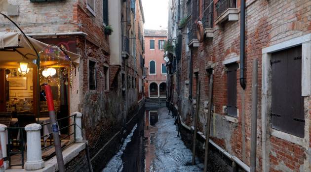 Сначала наводнение, теперь засуха: Венеция столкнулась с еще одной проблемой