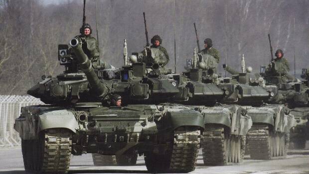 «Намічається щось серйозне»: Путін перекинув з РФ на Донбас десятки танків та розвідку – джерело 