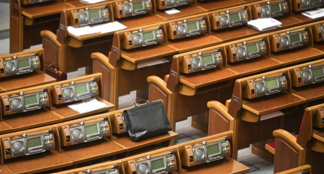 «Проверить очень просто»: экономист объяснил, как узнать, получают ли депутаты украинского парламента адекватную зарплату за свою работу