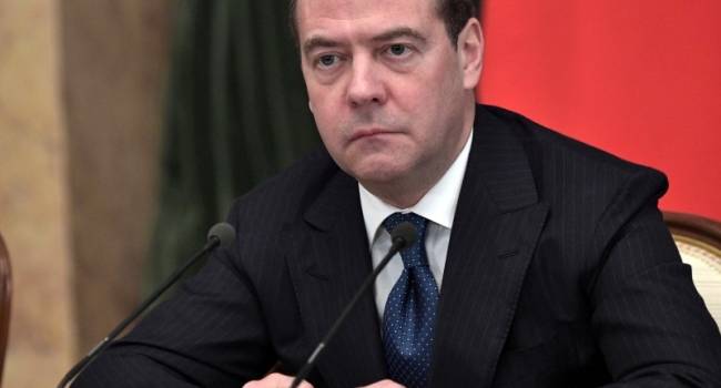 Политолог: Медведева ждет судьба Лужкова