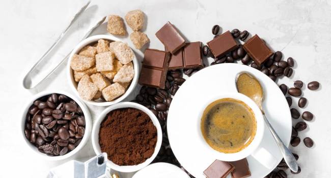 Кофе, алкоголь и шоколад: медики назвали главные причины бессонницы