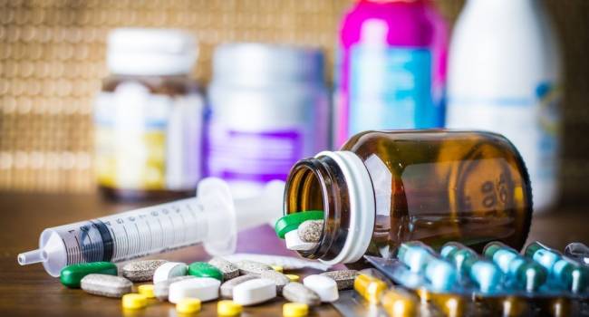 Выкиньте их из своей аптечки: медики рассказали о самых опасных препаратах