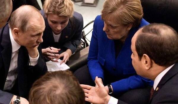 Меркель пришлось понервничать: Путин на конференции в Берлине отличился наглым поступком 