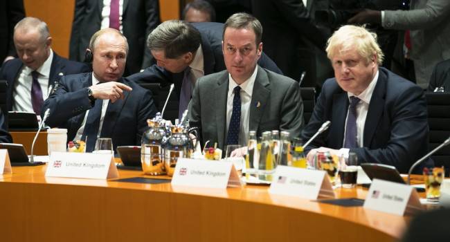«Дестабилизирующая деятельность»: Джонсон рассказал, когда Москва и Лондон наладят отношения