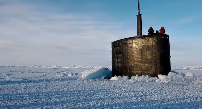 «Атакуют лед ракетами»: в России рассказали, как подлодки будут покорять Арктику