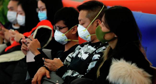 Огромные очереди в больницах и дефицит продуктов питания: жители Китая начали впадать в настоящую панику из-за коронавируса