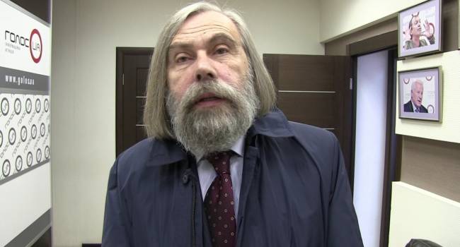 «Просто вынуждают»: Погребинский объяснил, почему на Донбассе получают российские паспорта