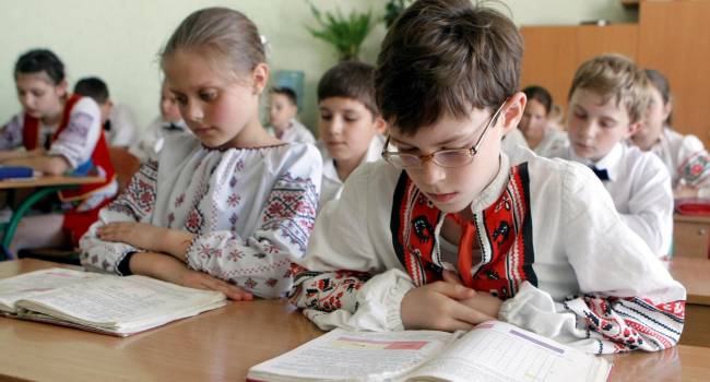 В школах Украины собираются ввести новый предмет: что известно