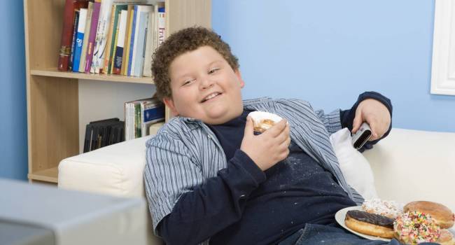 Очень много факторов: диетолог рассказала о причинах детского ожирения