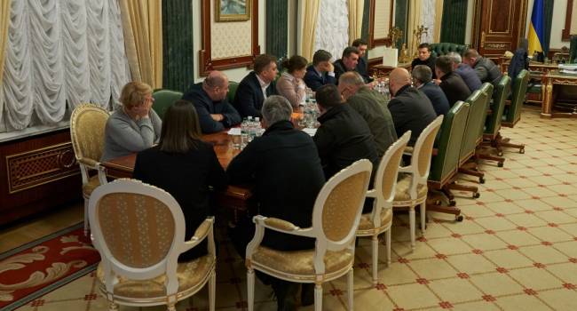Бирюков: на первом срочном совещании у Зеленского уже было известно, что версий падения самолета – всего лишь две