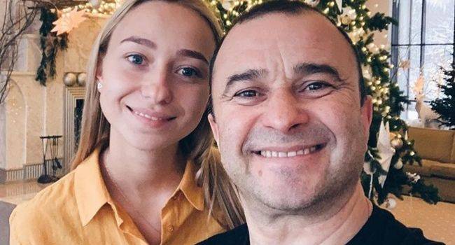 «Не обращать внимания?»: Молодая невеста Виктора Павлика пожаловалась на травлю в сети из-за разницы в возрасте «Не обращать внимания?»: Молодая невеста Виктора Павлика пожаловалась на травлю в сети из-за разницы в возрасте