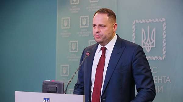 СМИ: Ермак через свои каналы все время находится на связи с Козаком 