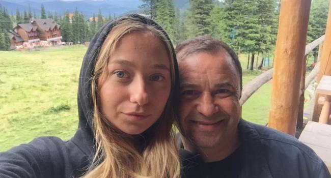 «Рассматривают с головы до ног и думают, что это незаметно»: молодая невеста Виктора Павлика пожаловалась на травлю «Рассматривают с головы до ног и думают, что это незаметно»: молодая невеста Виктора Павлика пожаловалась на травлю