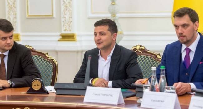 Блогер: скоро уже год президентства, но никакого плана у команды Зеленского по-прежнему нет Блогер: скоро уже год президентства, но никакого плана у команды Зеленского по-прежнему нет