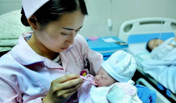 Коронавирус может передаваться от матери к ребенку – врачи из Китая