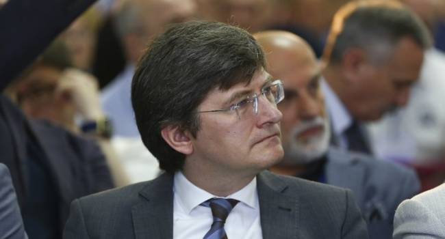 Андрей Магера показал, какой финт сегодня сделала «Слуга народа» с сокращением количества нардепов Андрей Магера показал, какой финт сегодня сделала «Слуга народа» с сокращением количества нардепов