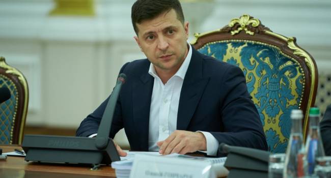 «Медовый месяц закончился»: политолог рассказал о стремительном падении рейтинга Зеленского