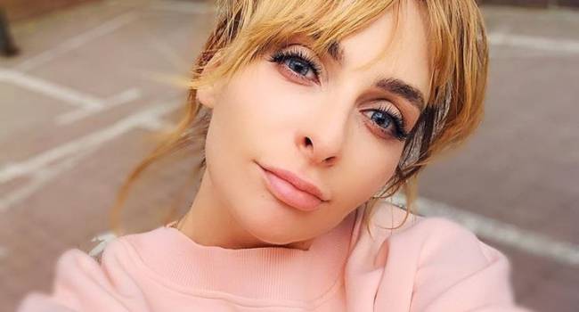 «Я иногда все-таки думаю»: запрещенная СБУ Екатерина Варнава поделилась фото с теплых краев 