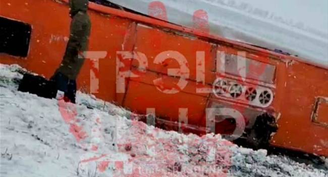 «Это трагедия! Женщина с ребенком на руках…»: В ОРДО перевернулся автобус, есть погибшие «Это трагедия! Женщина с ребенком на руках…»: В ОРДО перевернулся автобус, есть погибшие